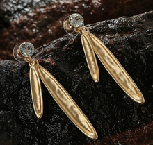 Load image into Gallery viewer, Earrings - Organic Leaf Crystal Drop - Gold