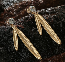 Load image into Gallery viewer, Earrings - Organic Leaf Crystal Drop - Gold
