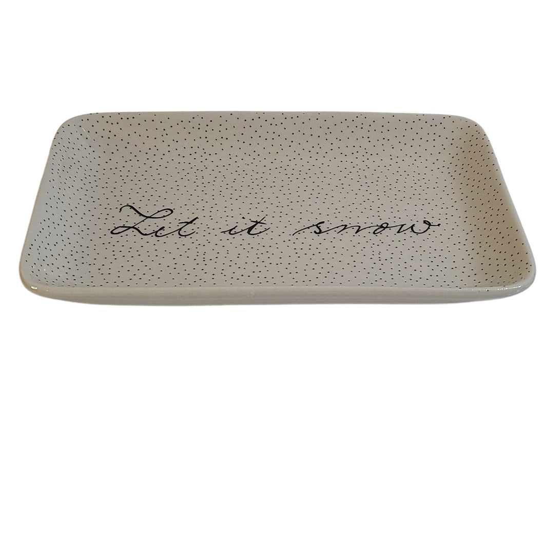 These beautful Christmas Platters are the perfect size for your gift giving needs.  Whether you add cookies or soaps, they will make a great gift this holiday season!  Size:  7.5 x 4.5