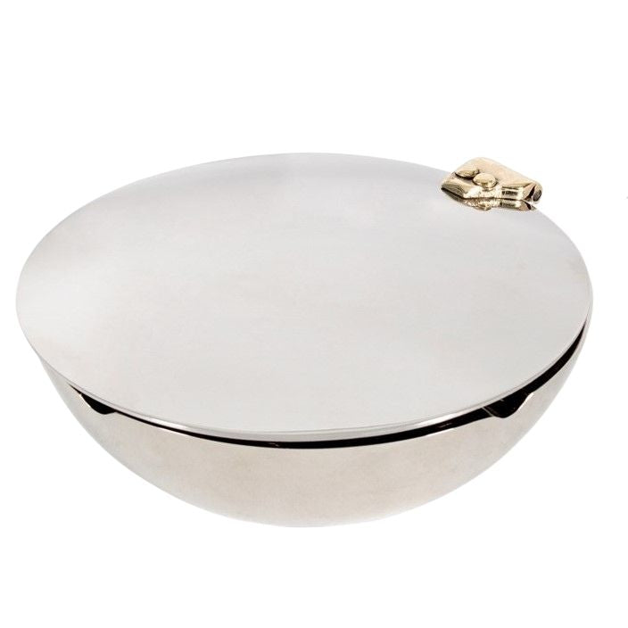 This classy and stylish ashtray is the perfect accompaniment to any cigar box.    Size:  4