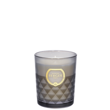 Load image into Gallery viewer, The Clarity Glass Candle is a strong Fresh Wood fragrance which evokes summer thanks to its marine notes but also thanks to its floral scents of lavender and the powerful smell of cedarwood, for a fresh, masculine and aromatic moment! Product Details: 100% natural botanical and vegan wax (soy), without GMOs, Green and sustainable artisanal manufacturing Fragrances created by French master perfumers, Patented molecule to neutralize bad odors Intense perfuming for up to 30 hours 180 grams

