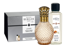Load image into Gallery viewer, Originelle Honey Lamp has a soft, voluptuous curves of the unmistakable oblong shape are embellished with a diamond-point pattern. The lamp body is a golden shade of honey, topped with its traditional bronze lattice cap. The Oriental Star home fragrance has notes of bergamot and a daring note of vanilla. Gift Set Includes:  glass lamp (300 ml) - 15.8 x 7.6 x 7.6 cm (6.2 x 3.0 x 3.0 in) wick-burner bronze lattice diffuser cap stopper funnel 250 ml Oriental Star home fragrance - fragrance is dye free
