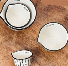 Load image into Gallery viewer, Measuring Cups Set - Ceramic Black/White Vintage Style
