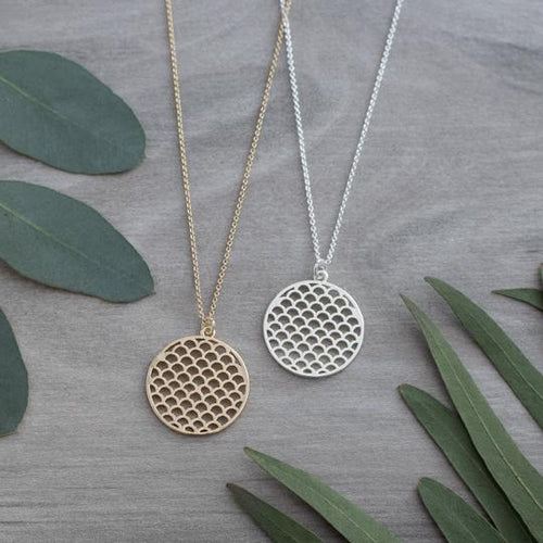 Delicate yet bold. This is a great modern piece that you can layer with multiple necklaces or wear alone.  It will pair fantastically with any outfit adding a beautiful feminine twist.  Details:  gold or silver plate 18